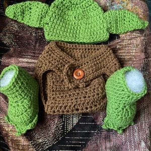 baby yoda crochet outfit